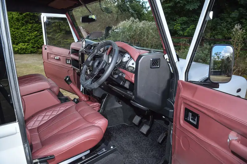 2015 Land Rover Defender 90 County 2.2-litre #002 GYRO Editi-Sold