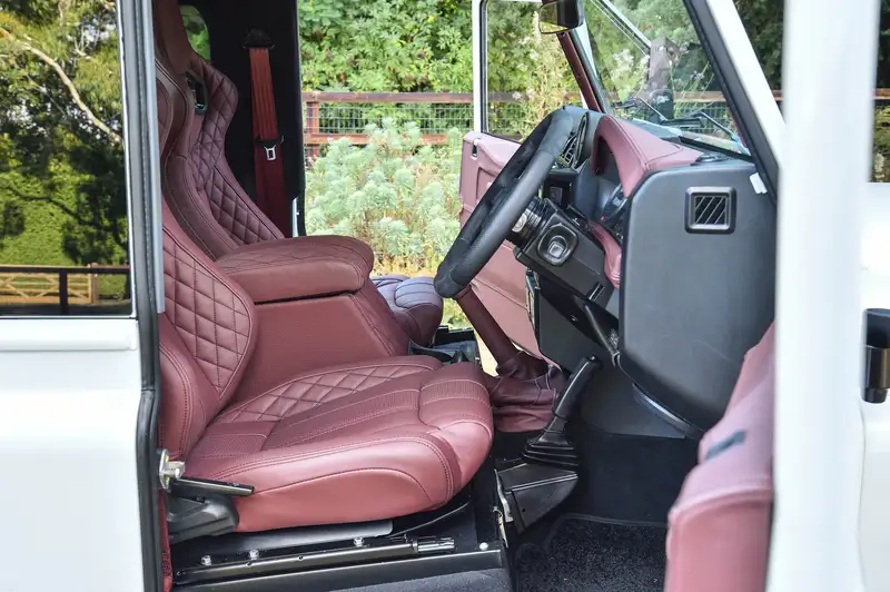 2015 Land Rover Defender 90 County 2.2-litre #002 GYRO Editi-Sold