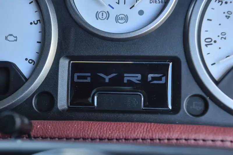 2015 Land Rover Defender 90 County 2.2-litre #002 GYRO Editi-Sold