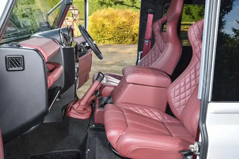 2015 Land Rover Defender 90 County 2.2-litre #002 GYRO Editi-Sold