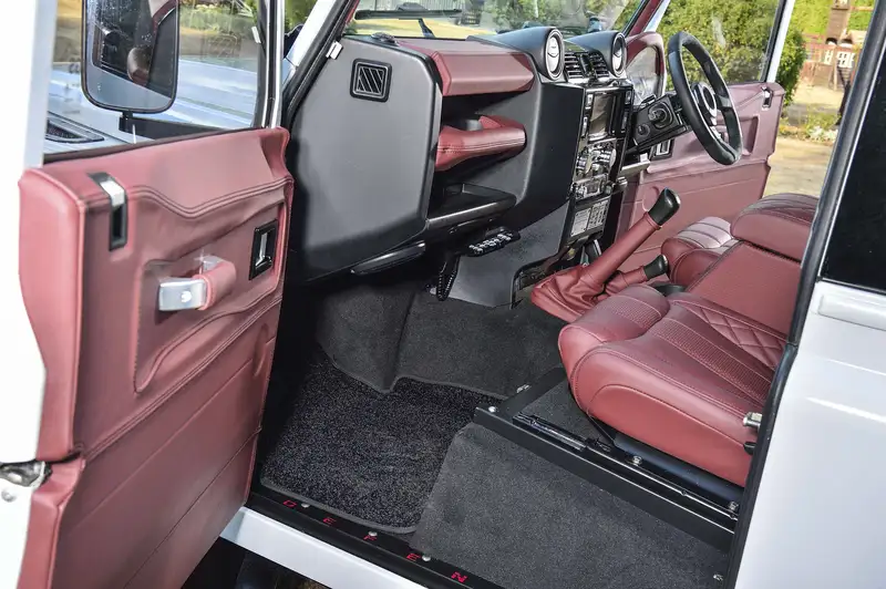 2015 Land Rover Defender 90 County 2.2-litre #002 GYRO Editi-Sold