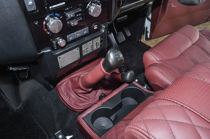 2015 Land Rover Defender 90 County 2.2-litre #002 GYRO Editi-Sold