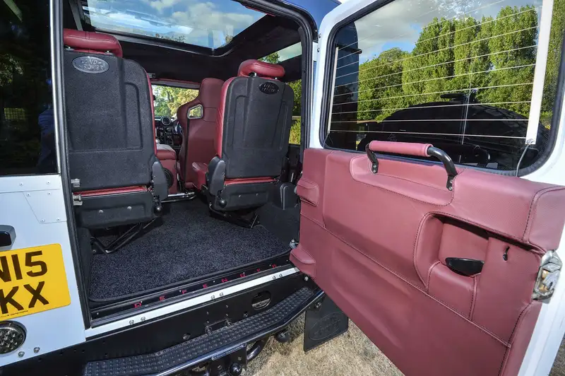 2015 Land Rover Defender 90 County 2.2-litre #002 GYRO Editi-Sold