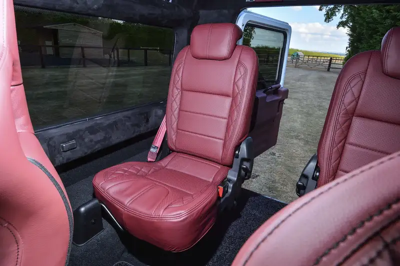 2015 Land Rover Defender 90 County 2.2-litre #002 GYRO Editi-Sold