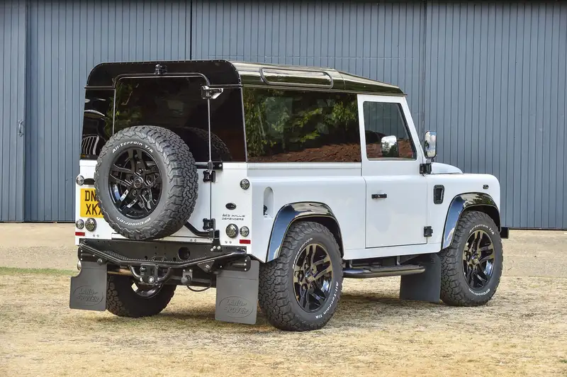 2015 Land Rover Defender 90 County 2.2-litre #002 GYRO Editi-Sold
