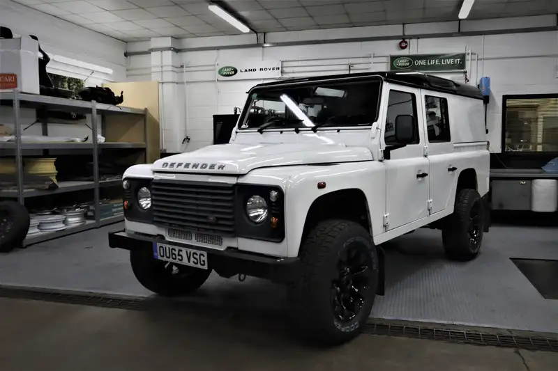 2015 Land Rover Defender 110 Utility 2.2-litre #001 GYRO Edi-Sold