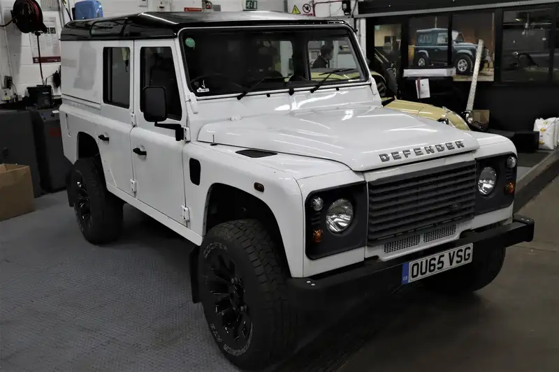 2015 Land Rover Defender 110 Utility 2.2-litre #001 GYRO Edi-Sold