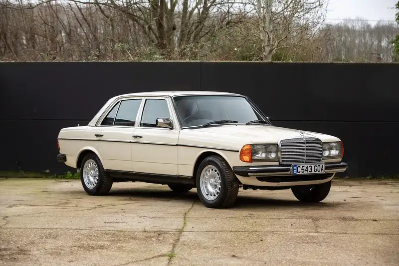 1985 Mercedes-Benz 230E (W123) Saloon-Sold