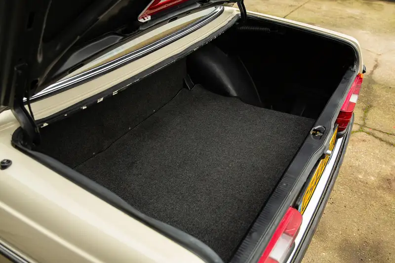 1985 Mercedes-Benz 230E (W123) Saloon-Sold