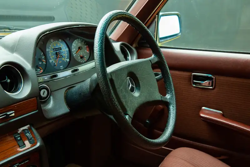 1985 Mercedes-Benz 230E (W123) Saloon-Sold