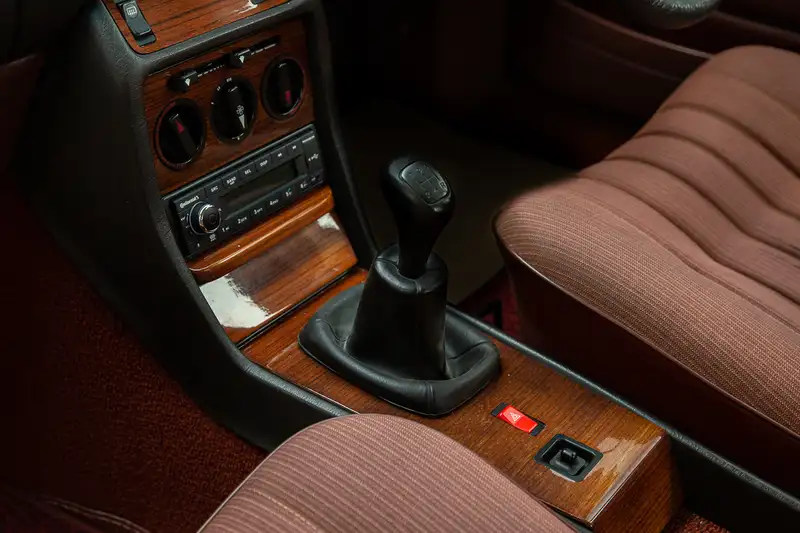 1985 Mercedes-Benz 230E (W123) Saloon-Sold