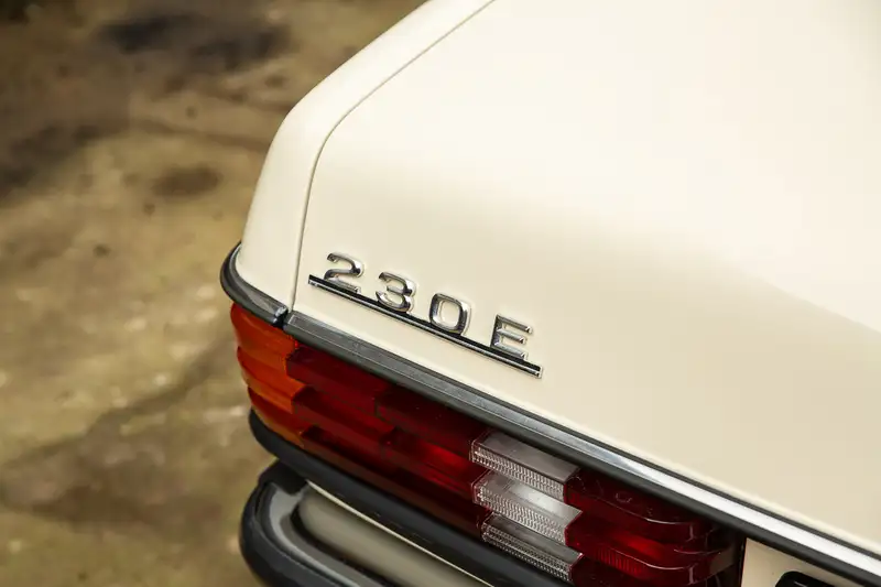 1985 Mercedes-Benz 230E (W123) Saloon-Sold