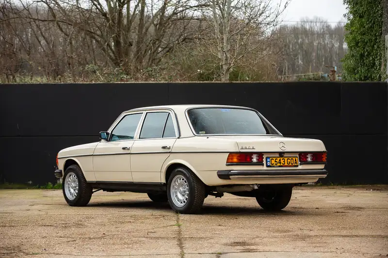 1985 Mercedes-Benz 230E (W123) Saloon-Sold