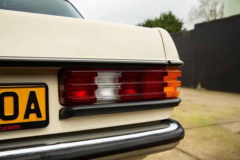 1985 Mercedes-Benz 230E (W123) Saloon-Sold