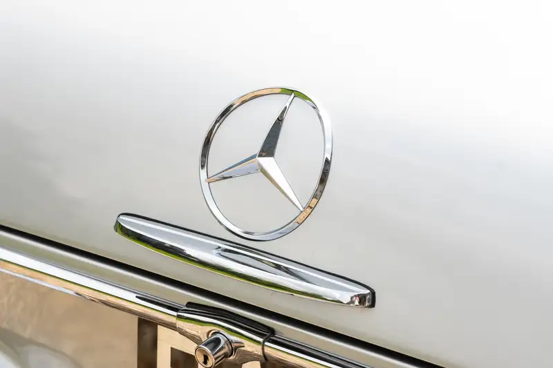 1969 Mercedes-Benz 280SL Pagoda (W113)-Sold