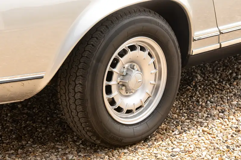 1969 Mercedes-Benz 280SL Pagoda (W113)-Sold