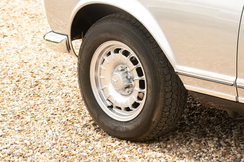 1969 Mercedes-Benz 280SL Pagoda (W113)-Sold