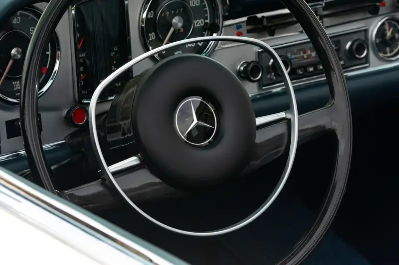 1969 Mercedes-Benz 280SL Pagoda (W113)-Sold