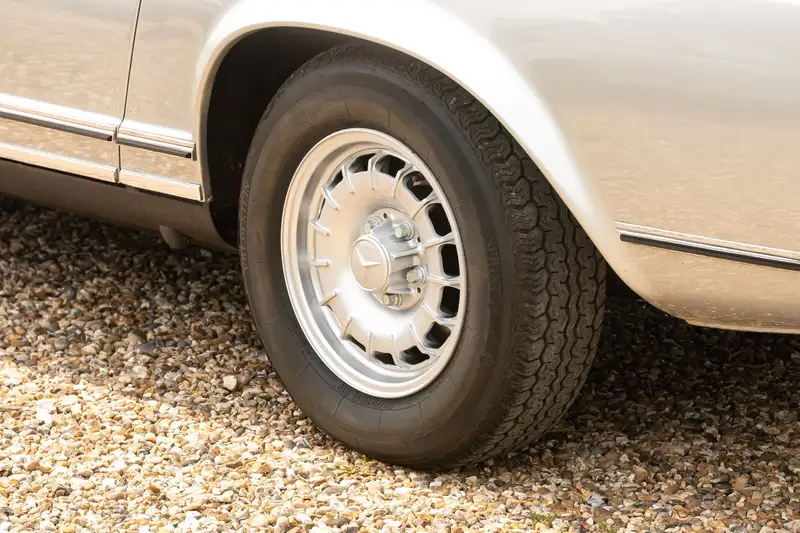 1969 Mercedes-Benz 280SL Pagoda (W113)-Sold