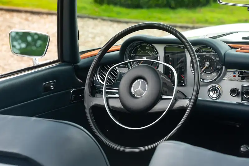 1969 Mercedes-Benz 280SL Pagoda (W113)-Sold
