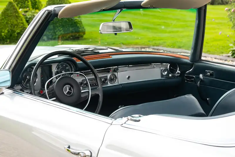 1969 Mercedes-Benz 280SL Pagoda (W113)-Sold