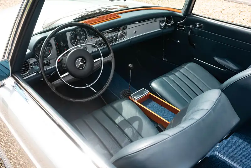 1969 Mercedes-Benz 280SL Pagoda (W113)-Sold