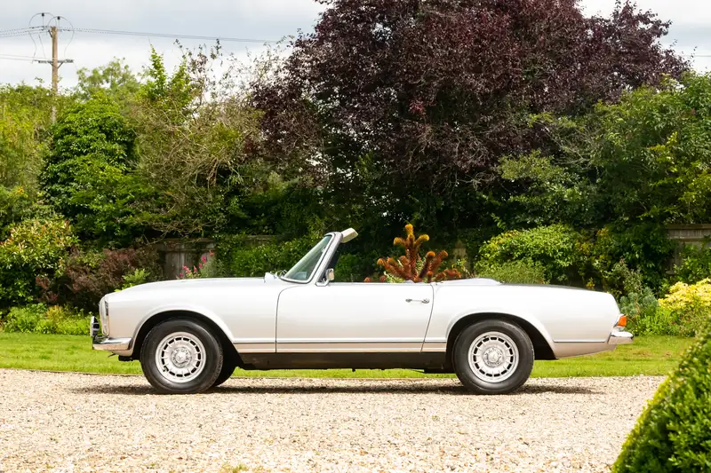 1969 Mercedes-Benz 280SL Pagoda (W113)-Sold
