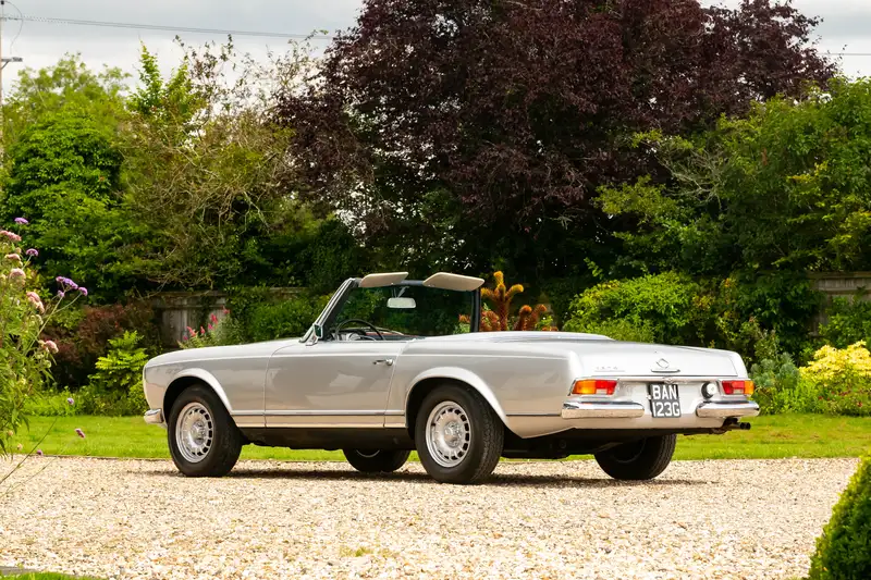 1969 Mercedes-Benz 280SL Pagoda (W113)-Sold