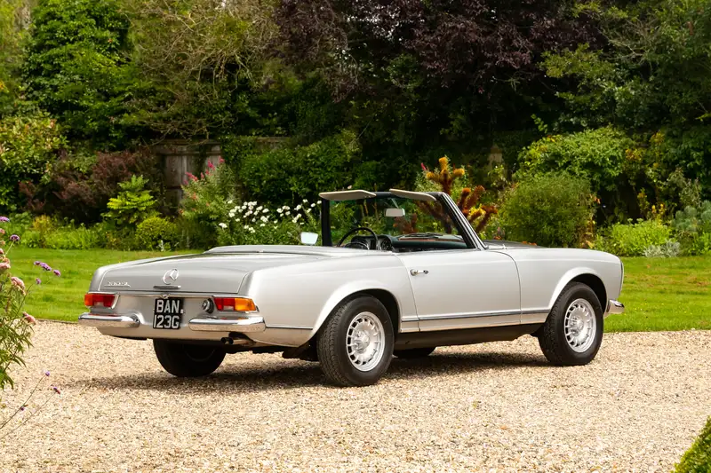 1969 Mercedes-Benz 280SL Pagoda (W113)-Sold