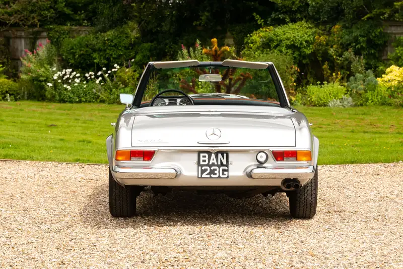 1969 Mercedes-Benz 280SL Pagoda (W113)-Sold