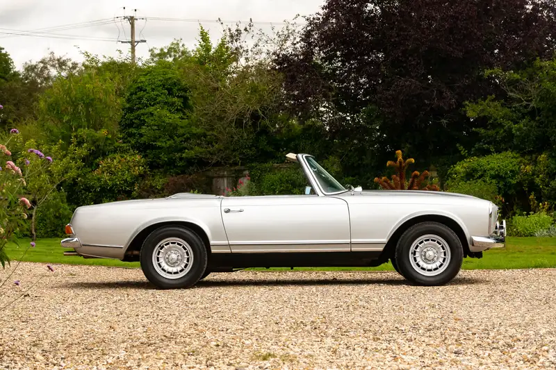 1969 Mercedes-Benz 280SL Pagoda (W113)-Sold