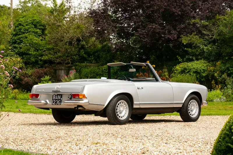 1969 Mercedes-Benz 280SL Pagoda (W113)-Sold