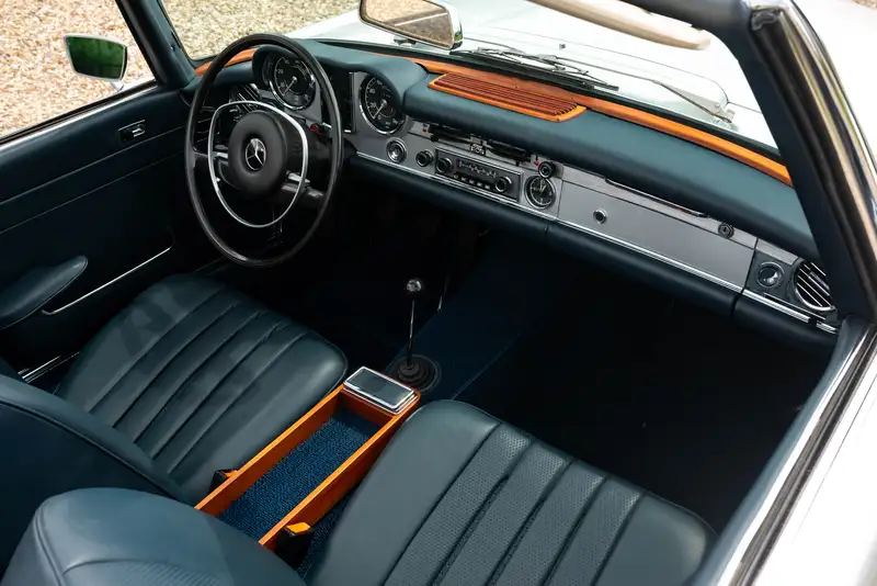 1969 Mercedes-Benz 280SL Pagoda (W113)-Sold