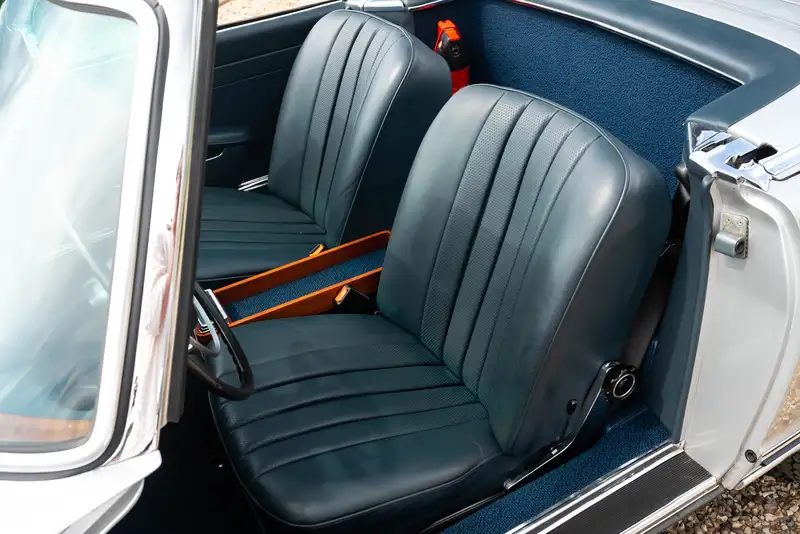 1969 Mercedes-Benz 280SL Pagoda (W113)-Sold