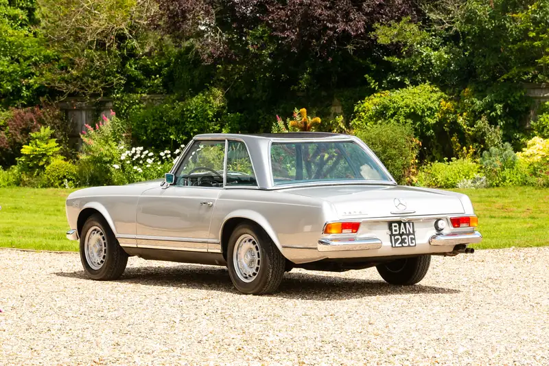 1969 Mercedes-Benz 280SL Pagoda (W113)-Sold