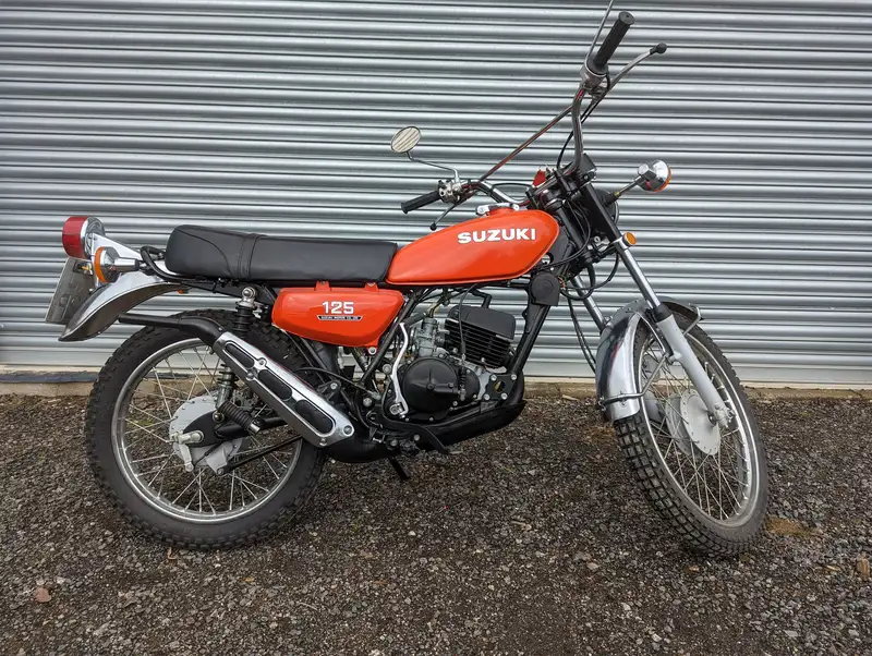 SUZUKI❗️ TS125R 後期　オールペイント　レッドブル Lot 255 - 1982 Suzuki TS125 ERZ