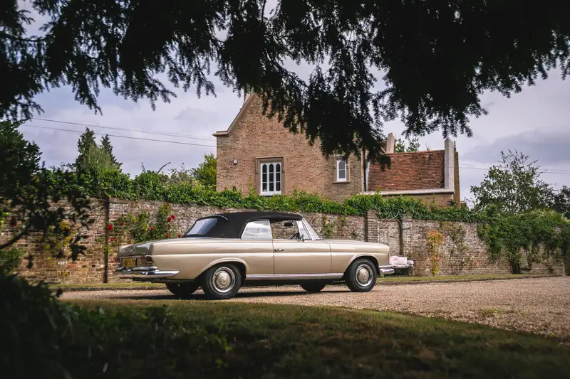 1966 Mercedes-Benz 250SE Cabriolet-Sold