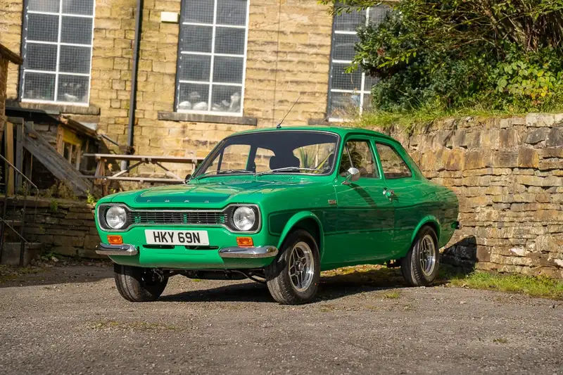 Miniature Ford Escort MK II RS 2000 - Vert Clair - 1977 - RHD - 1/18 - MCG