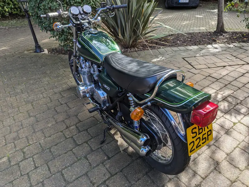 ダーククレンズ Win this 1976 Kawasaki Z900 in Diamond Dark Green + £1000 – The