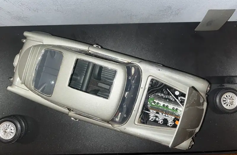 James Bond Aston Martin DB5 1/18 Diorama - Q Branch*-For Sale