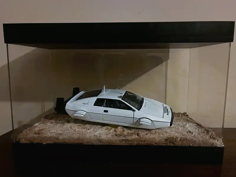 James Bond Diorama 1/18 Lotus Esprit - 