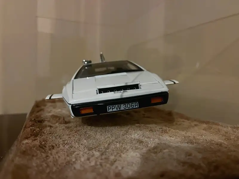 James Bond Diorama 1/18 Lotus Esprit - 