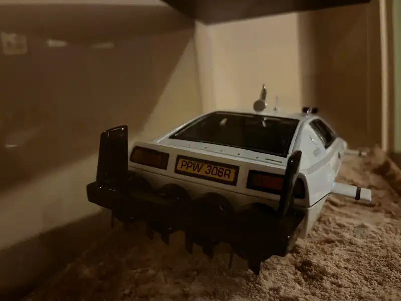 James Bond Diorama 1/18 Lotus Esprit - 