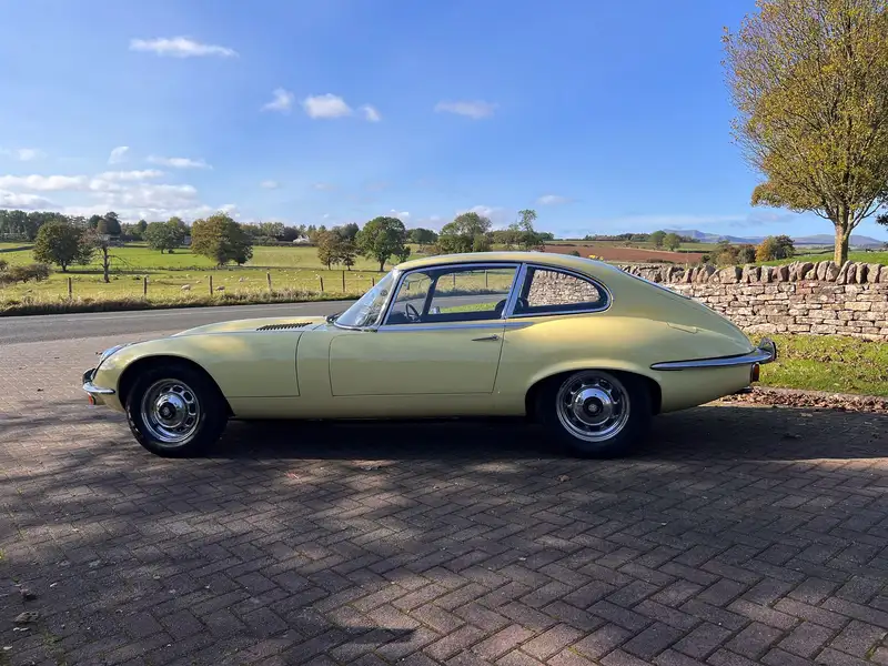 Miniature Jaguar E-Type V12 Coupé Jaune Primrose - Échelle 1/43, Oxford Diecast, Neuf En Boîte