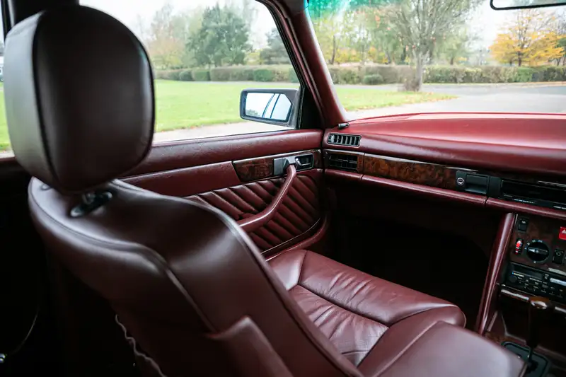 1990 Mercedes-Benz 300 SE (W126) Carat by Duchatelet -Sold