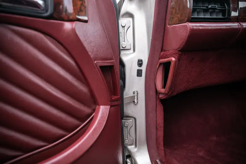 1990 Mercedes-Benz 300 SE (W126) Carat by Duchatelet -Sold