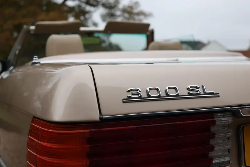 1987 Mercedes-Benz 300SL (R107)-For Sale