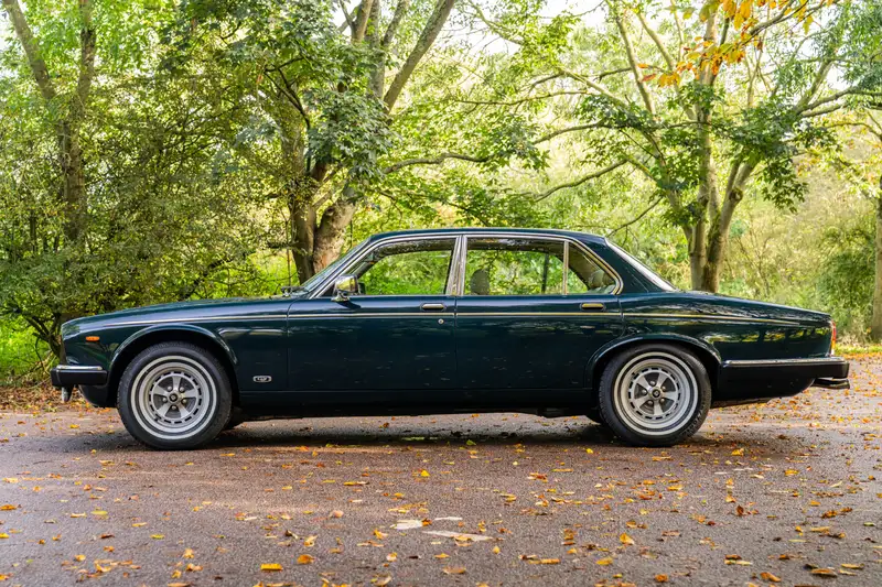 1992 Daimler Double-Six (Series lll) V12 Saloon - 10,000 Mil-Sold