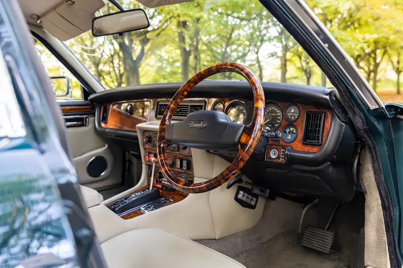 1992 Daimler Double-Six (Series lll) V12 Saloon - 10,000 Mil-Sold