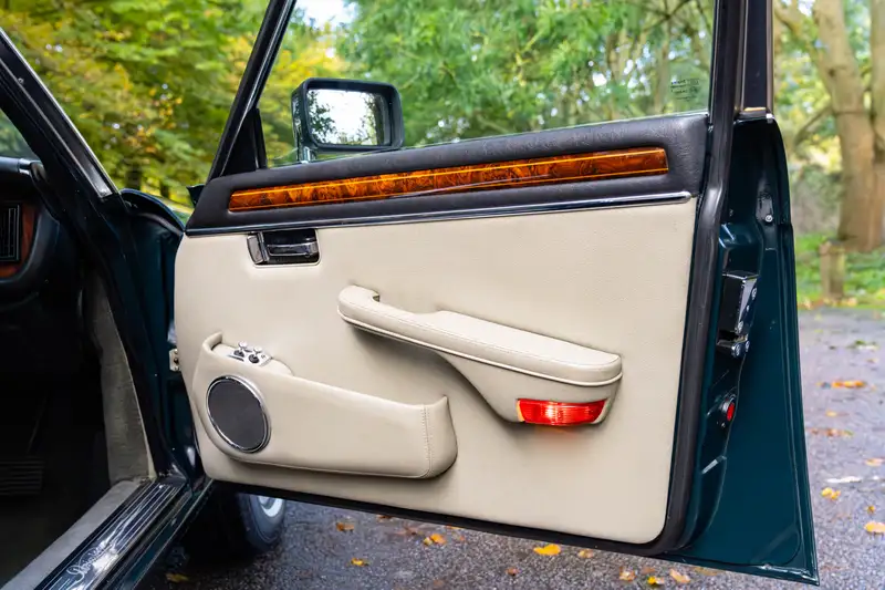 1992 Daimler Double-Six (Series lll) V12 Saloon - 10,000 Mil-Sold